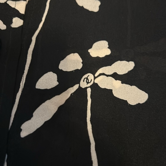 Chanel black and white abstract floral print - Picture 2 of 7